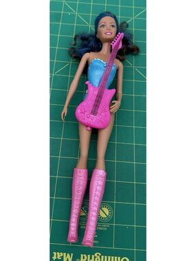 2014 Barbie Rock n Royals Erika doll Pink Boots And Guitar